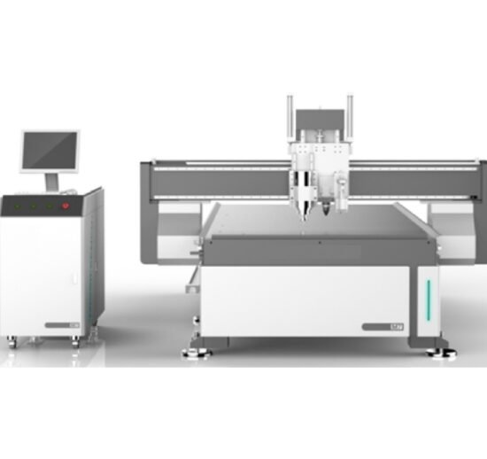 ATS M7 1325 5.5 kW CCD and Oscillating Knife machine